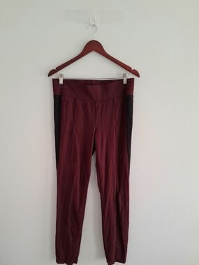 Soho Burgundy Leggings with Black Side Panels SZ L